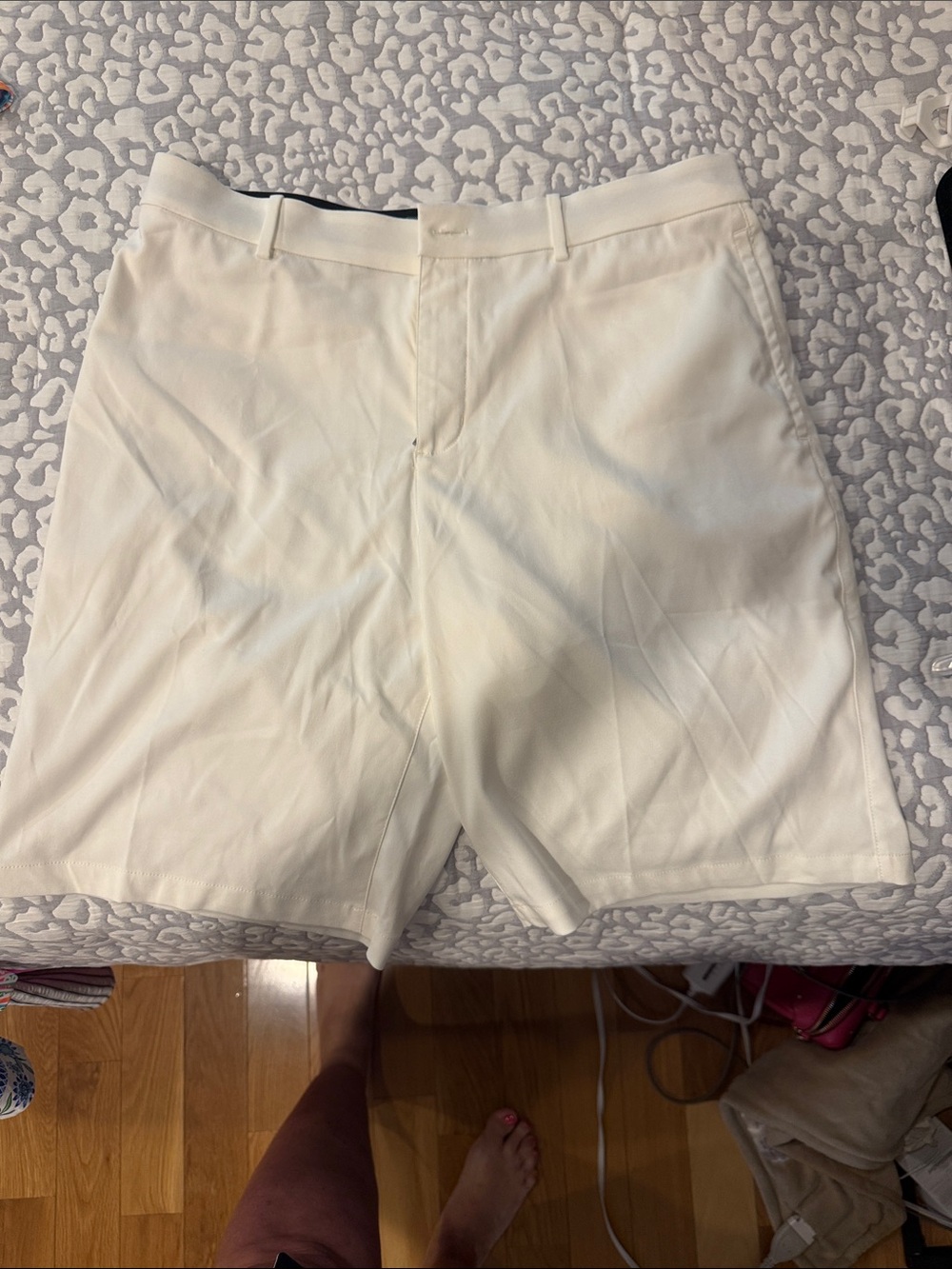 Nike Men's White Flat-Front Casual Golf Shorts